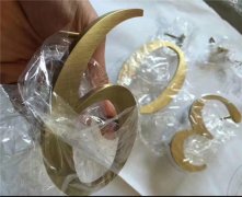 不銹鋼鈦金字優(yōu)勢：有較強的立體感！